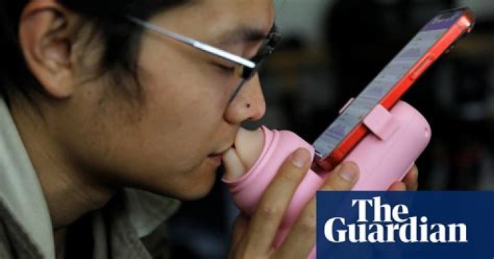 Chinese startup invents long-distance kissing machine