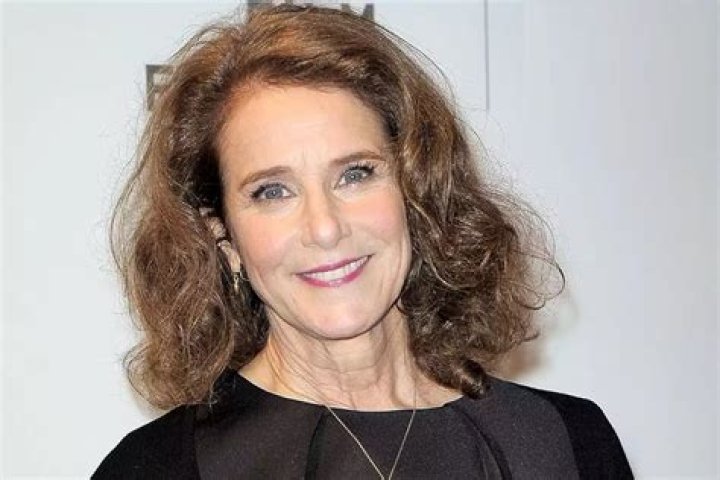 Debra Winger Height, Weight, Net Worth, Age, Birthday, Wikipedia, Who, Instagram, Biography