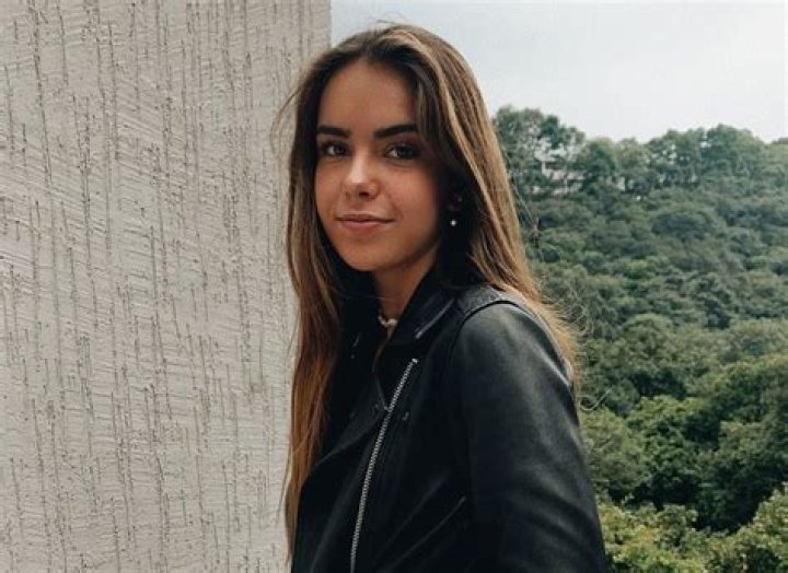 Estefi Merelles Biography - BlogNews ·