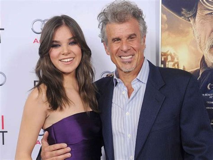 Is Hailee Steinfeld Jerry Seinfelds daughter?