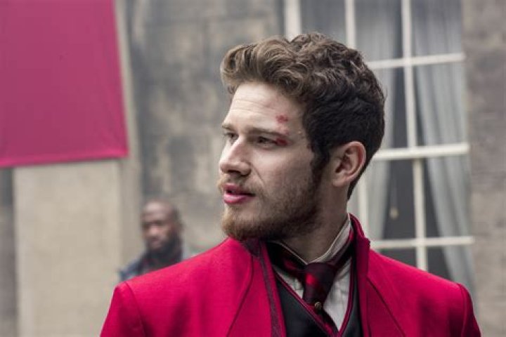Oliver Stark Biography, Height, Age, Girlfriend, Wife, Is he gay? ·