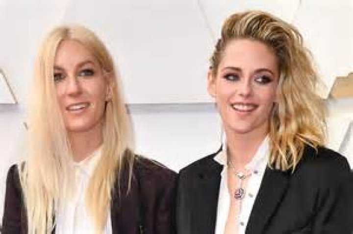 Stella Maxwell Biography, Is She A Lesbian, Who Is The Partner – Kristen Stewart?