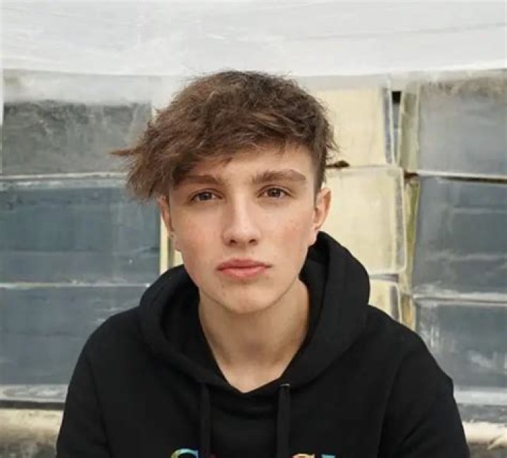 Tanner Fox Youtuber Wiki Net Worth Height