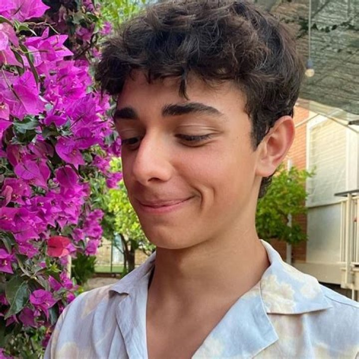 Troy Bond (TikTok Star) - Age, Birthday, Bio, Facts, Family, Net Worth, Height & More