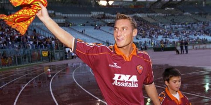 Unveil The Enchanting World Of Francesco Totti's Girlfriend: Secrets Revealed