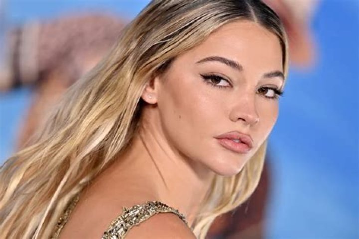 Unveiling Madelyn Cline's Height And Weight: Surprising Insights Revealed