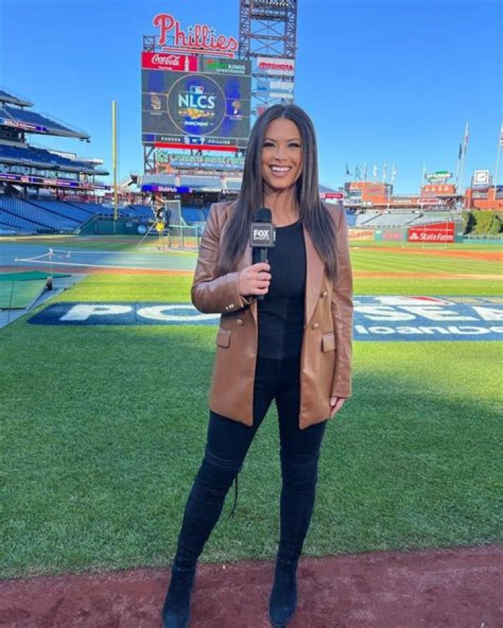 Who is Alex Curry from Fox Sports? Wiki, Age, Husband, Salary |